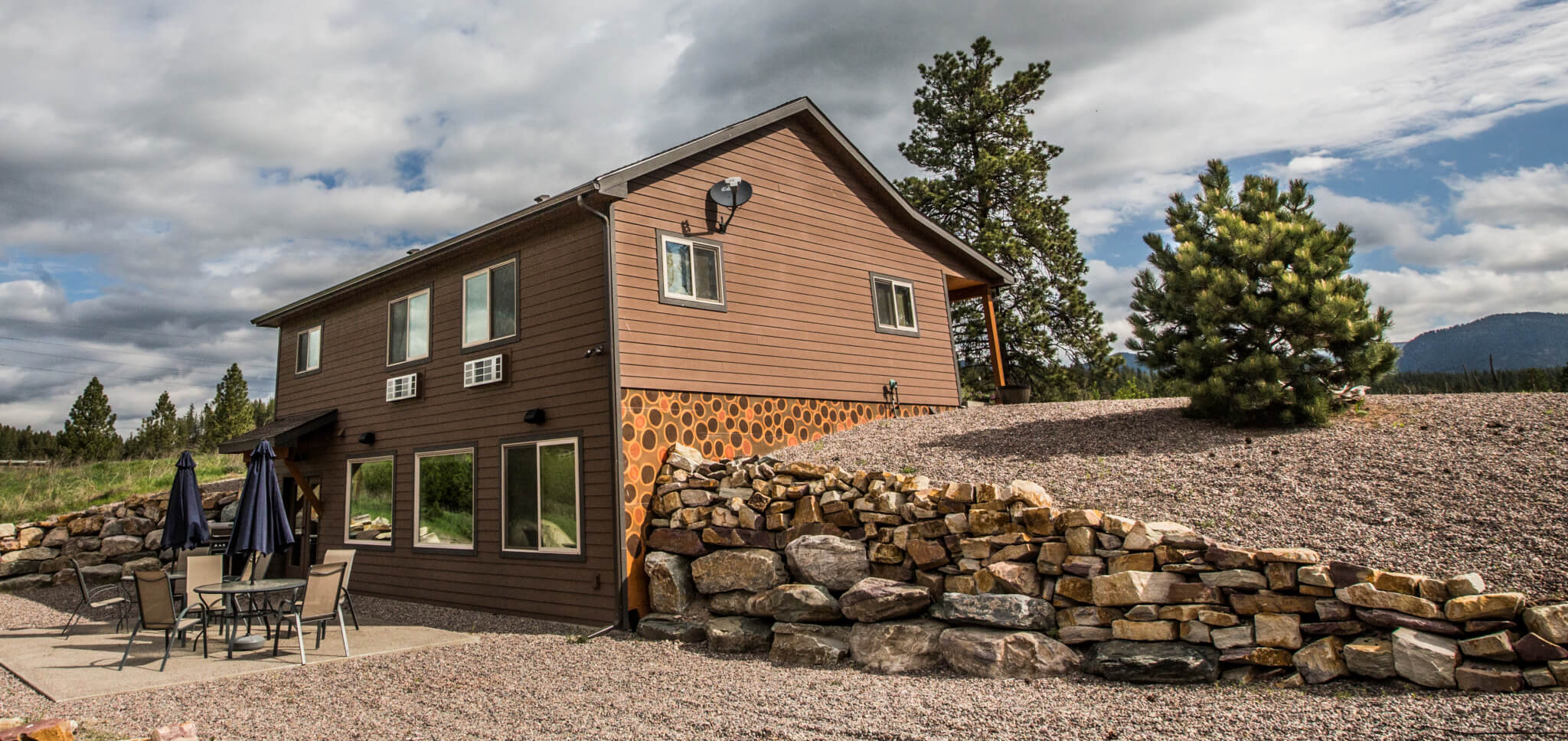 Exterior of large fishing lodge.